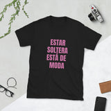 "Estar Soltera Está de Moda" Short-Sleeve Unisex T-Shirt