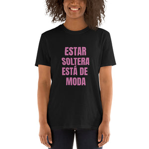 "Estar Soltera Está de Moda" Short-Sleeve Unisex T-Shirt