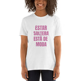 "Estar Soltera Está de Moda" Short-Sleeve Unisex T-Shirt