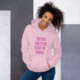 "Estar Soltera Está de Moda" Unisex Hoodie